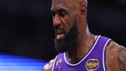 冯韵嘉与赵奕斐棋牌巅峰对决：女子国手预选赛第二轮结果揭晓